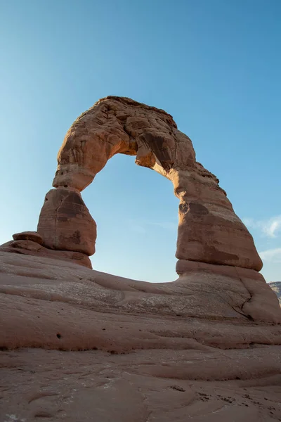 Tiro Ángulo Bajo Arco Piedra Parque Nacional Arches Utah Estados — Foto de Stock
