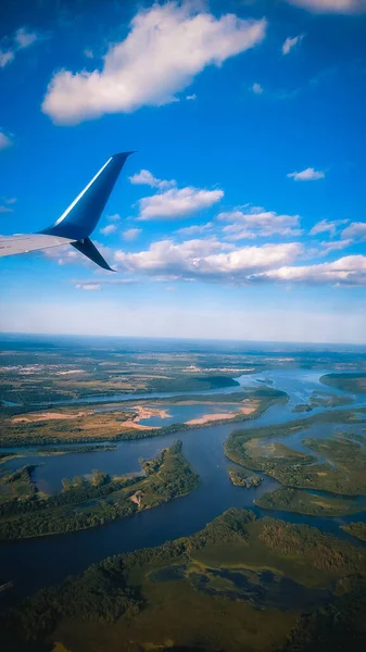 Uçakta Kanadın Üstündeki Pencere Kenarı — Stok fotoğraf