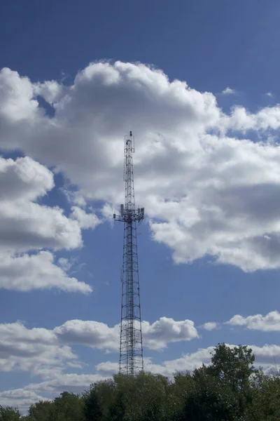 Vertical Torre Telefone Celular Fundo Céu — Fotografia de Stock