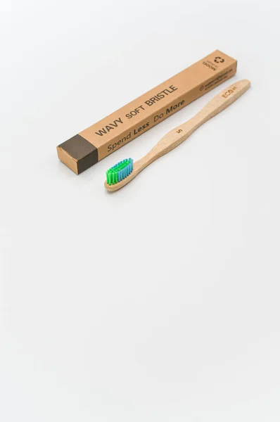 Milan Italië Nov 2021 Milieuvriendelijke Natuurlijke Houten Tandenborstel Met Recycleerbare — Stockfoto