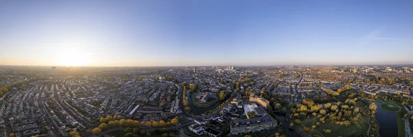 黎明时分 荷兰乌得勒支市Tuinwijk Oost小区180度空中全景全景 — 图库照片