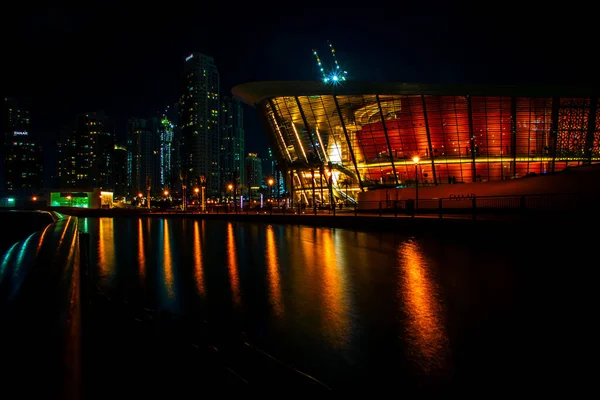 阿拉伯联合酋长国 2018年1月28日 阿拉伯联合酋长国迪拜歌剧院的夜景 — 图库照片