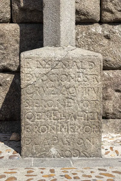 Вертикальний Варіант Напису Основі Хреста Римському Акведуку Сеговія Іспанія — стокове фото