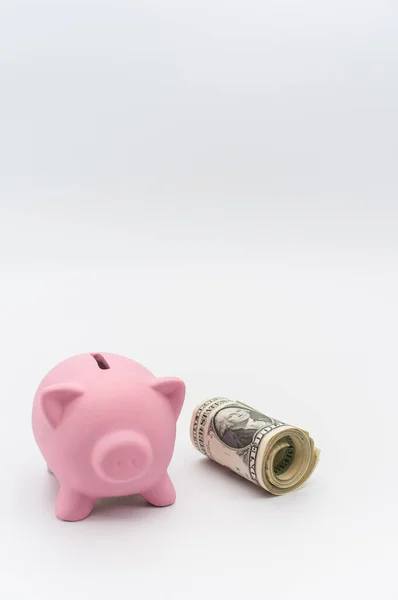 Bonito Banco Porquinho Rosa Com Wad Notas Uma Mesa Branca — Fotografia de Stock