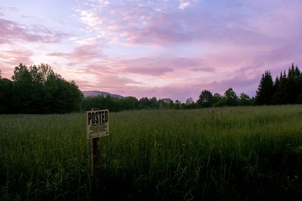 Přirozený Pohled Zemědělské Pole Pod Krásným Západem Slunce — Stock fotografie