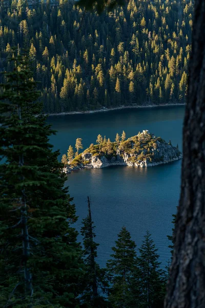 Lélegzetelállító Kilátás Nyílik Emerald Bay Tavon Tahoe Sűrű Erdő Háttérben — Stock Fotó
