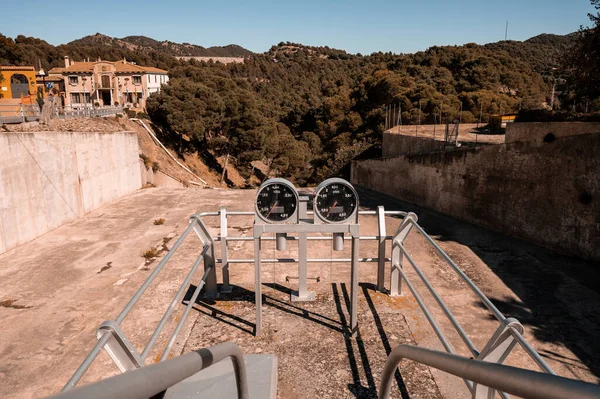 Dos Medidores Una Plataforma Pantano Del Chorro Ardales Málaga Andalucía —  Fotos de Stock