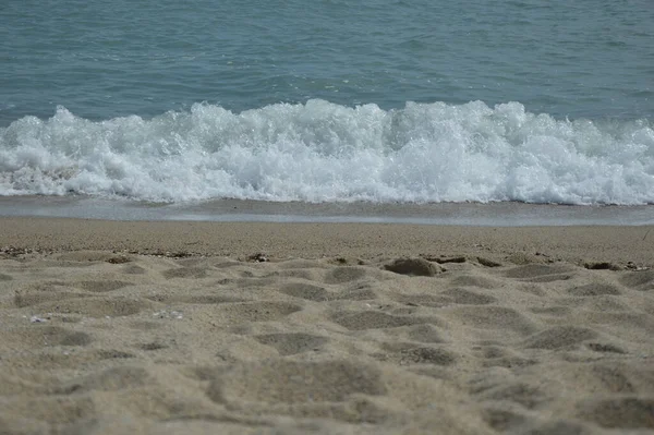 Pemandangan Yang Indah Dari Gelombang Pantai Dan Pasir — Stok Foto