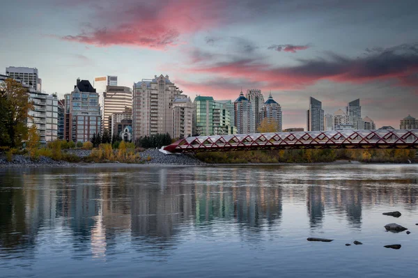 Panoramatický Výhled Krásné Panorama Calgary Podél Řeky Bow Dopoledních Hodinách — Stock fotografie