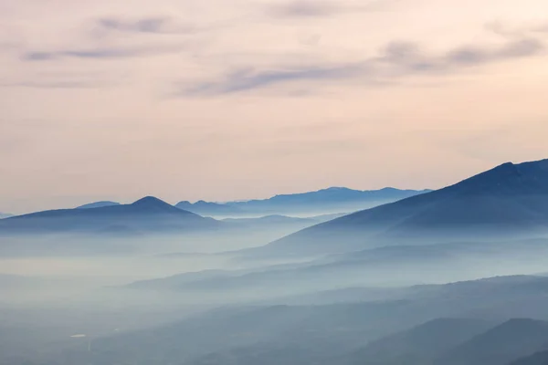 Ein Atemberaubender Blick Auf Das Svrljig Gebirge Serbien Morgennebel — Stockfoto