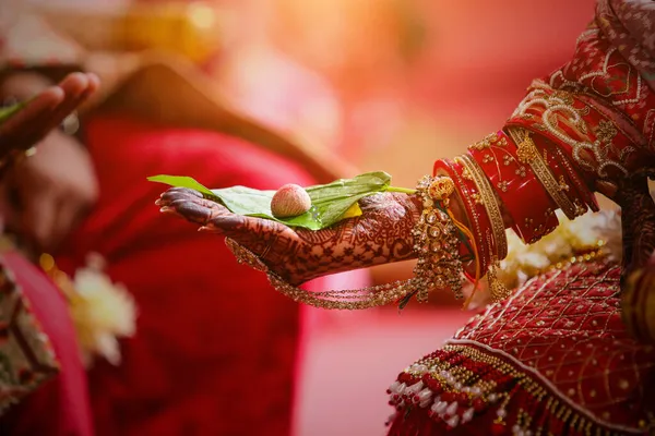 Ein Blick Auf Die Ehe Mit Traditionellen Hinduistischen Ritualen — Stockfoto