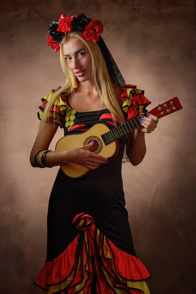 Gypsy Woman Wearing Traditional Dress Playing Charango — Stock Photo, Image