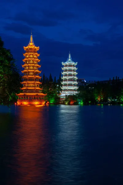 Avond Uitzicht Zon Maan Tweeling Pagodas Aka Goud Zilver Pagodas — Stockfoto
