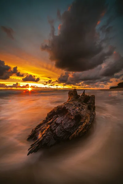 Tiro Vertical Pôr Sol Mar Báltico Lituânia — Fotografia de Stock