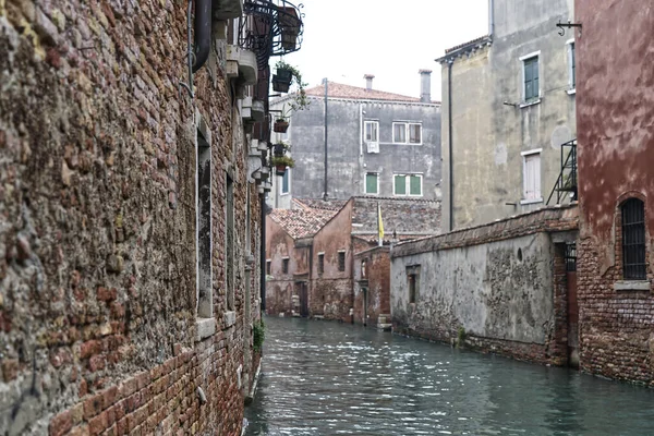 Wenice Włochy Paź 2021 Piękny Widok Stare Budynki Wzdłuż Kanału — Zdjęcie stockowe