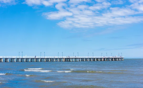 Een Lange Houten Loopbrug Strand Rewal Polen — Stockfoto