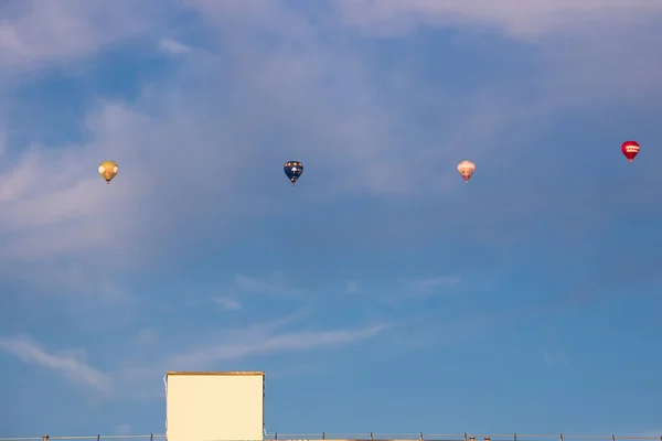 Vilnius Litauen August 2021 Bunte Heißluftballons Blauen Bewölkten Himmel Über — Stockfoto