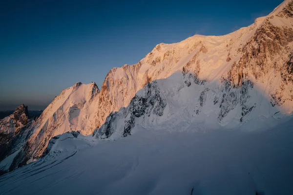 Big Alpine Wall Snow Ice Seracs Creavasses Peuterey Ridge Sunrise — Stock Photo, Image