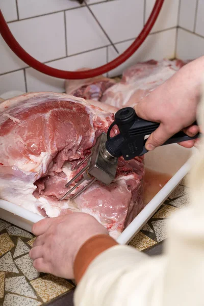 Крупный План Стола Мясника Традиционном Французском Магазине Свинины — стоковое фото