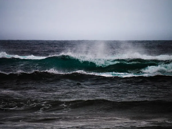 Rivage Mer Par Une Journée Nuageuse Sombre — Photo