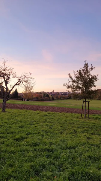 Uma Bela Foto Uma Paisagem Sob Céus Coloridos Durante Dia — Fotografia de Stock