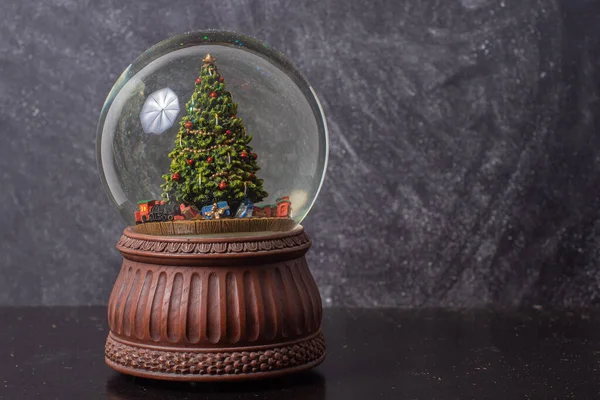 Primer Plano Bola Nieve Con Árbol Navidad Decoración Navidad —  Fotos de Stock
