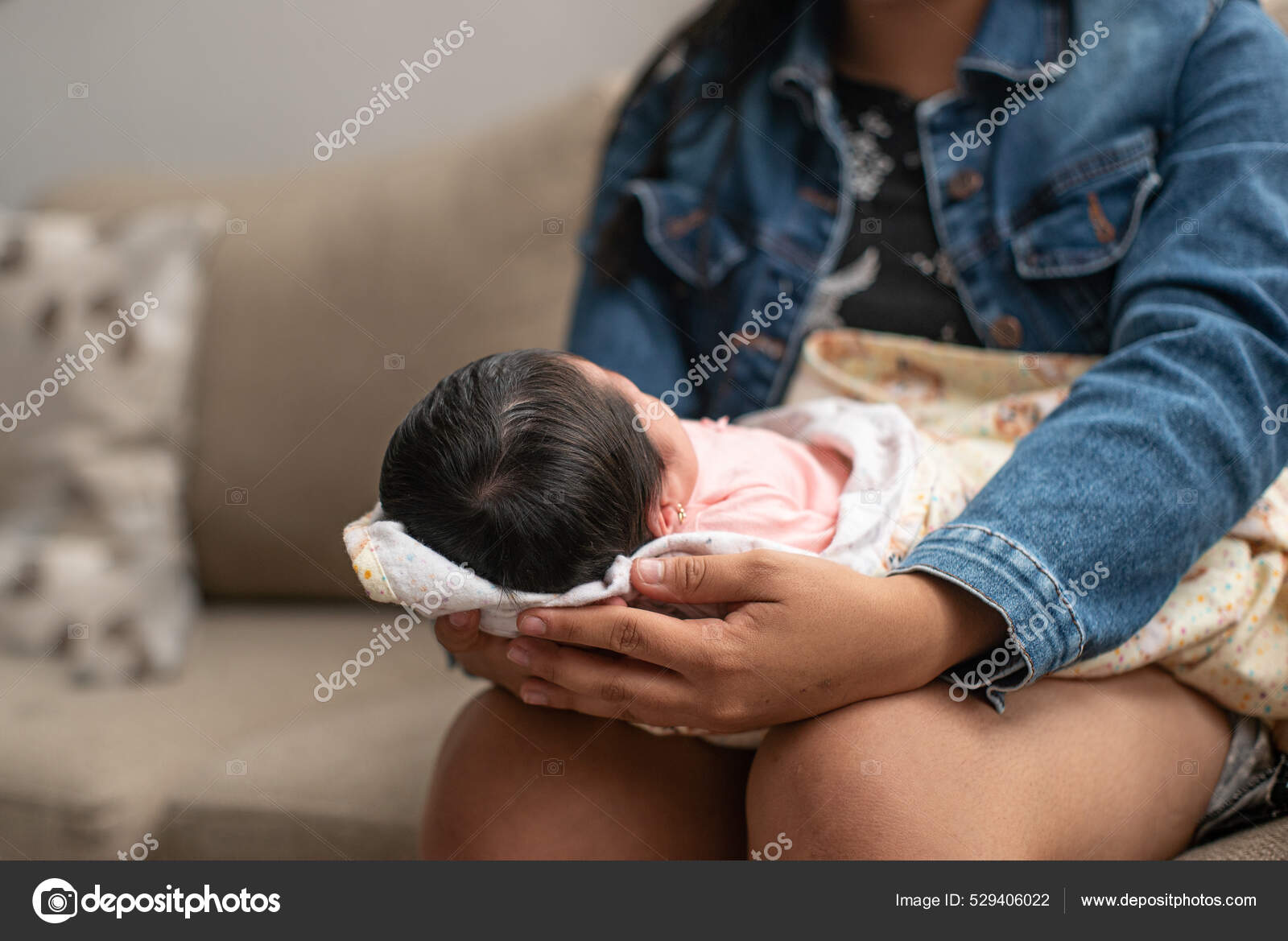 Mother Holding Her Cute Hispanic Newborn Sleeping Baby Girl Home — Stock  Photo © Wirestock #529406022, image size:1600x1169
