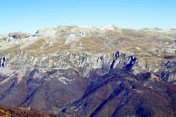 晴れた日にボスニア ヘルツェゴビナの風光明媚なビソチカ山脈 — ストック写真