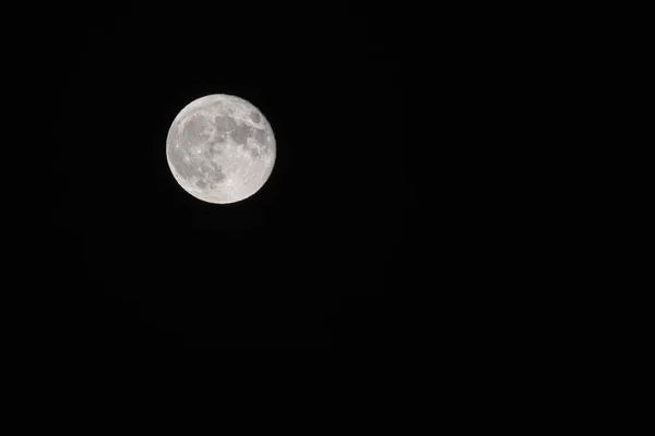 Una Luna Llena Cielo Nocturno Fondo Con Espacio Copia Lado —  Fotos de Stock