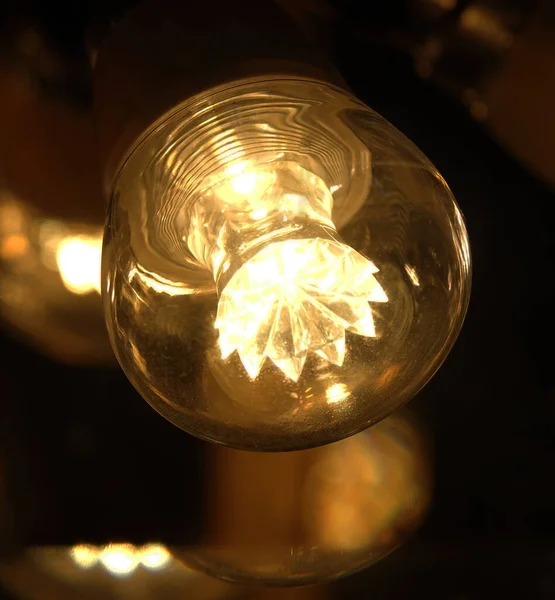 Nahaufnahme Einer Beleuchteten Glühbirne — Stockfoto