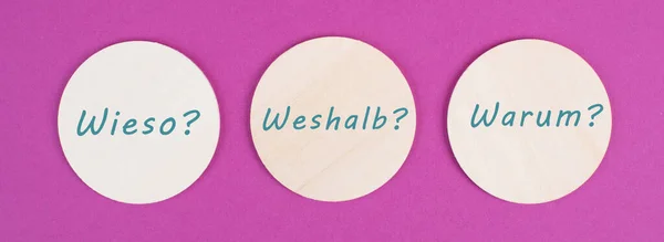 Γερμανικές Λέξεις Για Ποιο Λόγο Στέκονται Πάνω Περιτυλίγματα Ροζ Φόντο — Φωτογραφία Αρχείου