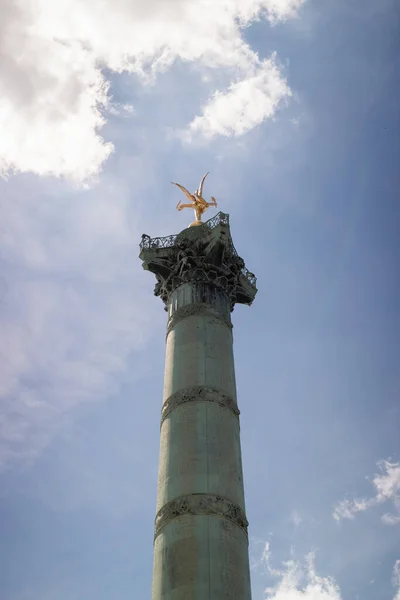 Ángulo Bajo Histórica Columna Julio Bajo Cielo Azul Nublado — Foto de Stock