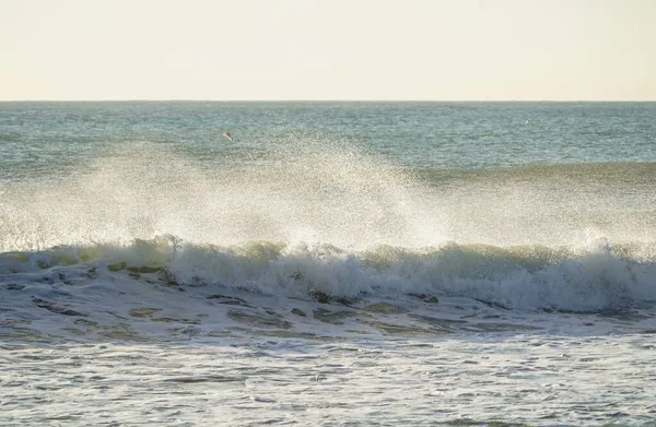 Ondas Mar Mediterrâneo Batendo Costa Málaga Espanha — Fotografia de Stock