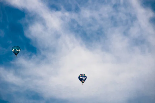 Vilnius Lithuania Aug 2021 Kleurrijke Heteluchtballonnen Blauwe Bewolkte Lucht Boven — Stockfoto