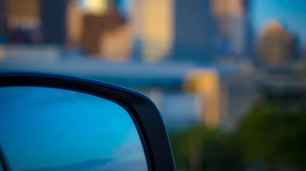 도시의 위에서 거울을 클로즈업 — 스톡 사진