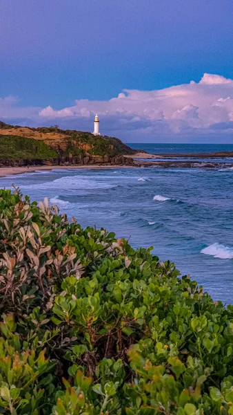 Arka Planda Eluanbi Deniz Feneri Nin Olduğu Dikey Bir Deniz — Stok fotoğraf