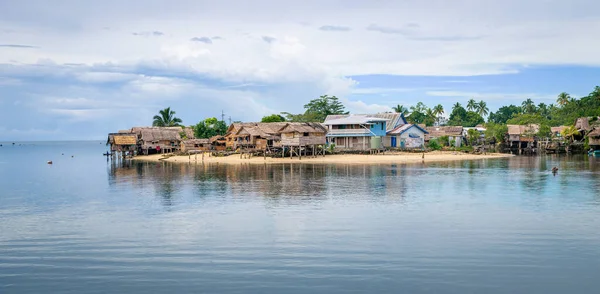 Auki Islas Salomón Dic 2016 Casas Paja Tradicionales Con Vistas — Foto de Stock