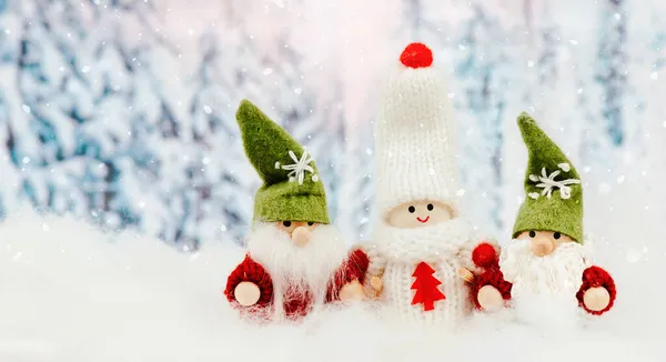 Piccola Ragazza Carina Elfo Natale Piedi Nella Neve Foresta Biglietto — Foto Stock