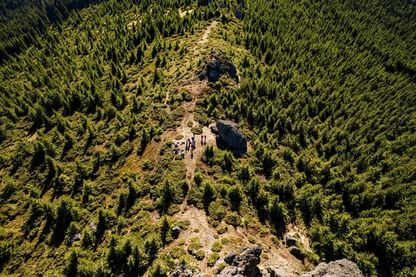 Una Foto Aerea Gruppo Turisti Che Camminano Nel Mezzo Della — Foto Stock