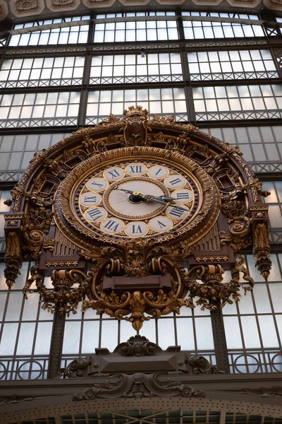 Ângulo Baixo Grande Relógio Ornamental Dourado Museu Orsay Paris — Fotografia de Stock
