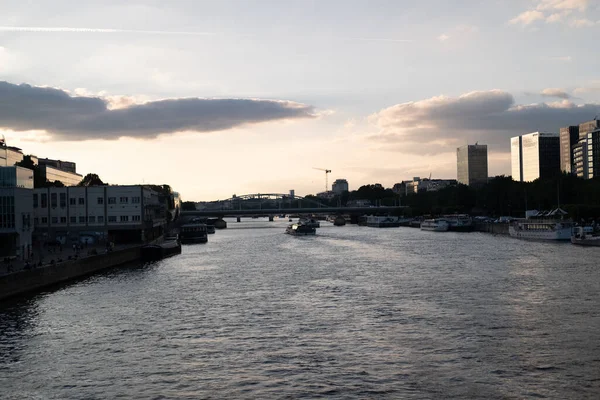 Paris Akan Seine Nehrinin Güzel Bir Manzarası — Stok fotoğraf