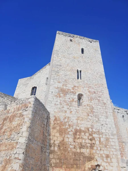 Eine Vertikale Aufnahme Einer Alten Burg Peniscola Einer Mittelalterlichen Stadt — Stockfoto