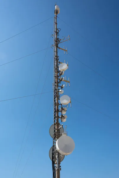 Вертикальний Постріл Радіовежі Яскраве Небо — стокове фото