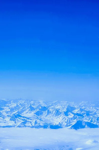 Vertical Shot Snowy Mountains Milan Italy — Stock Photo, Image