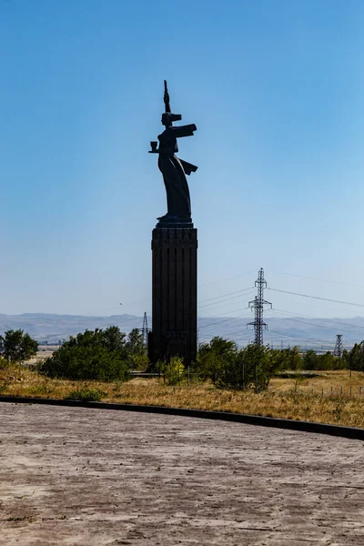 어머니 아르메니아의 기념비적 조각상 — 스톡 사진