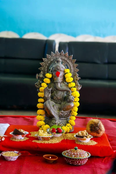 Прекрасный Идол Лорда Ганеши Главой Индуистского Бога — стоковое фото