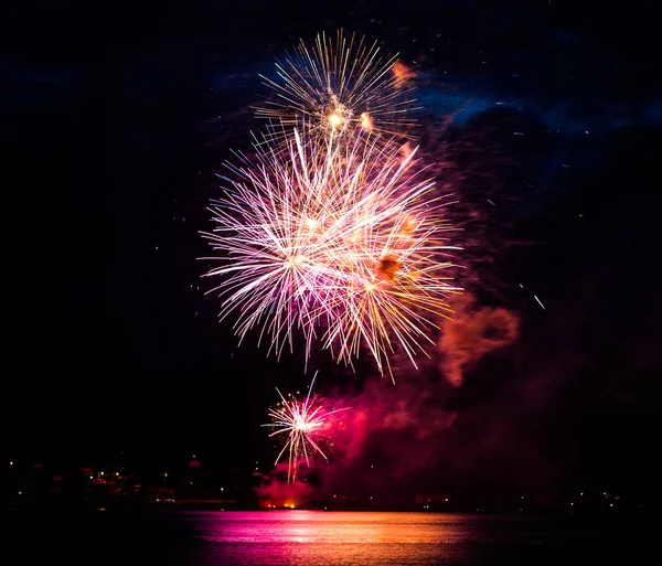Das Große Bunte Feuerwerk Nachthimmel — Stockfoto