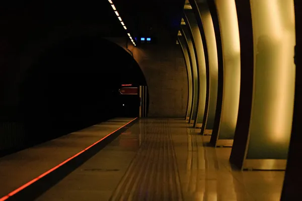 Vue Sombre Passage Dans Une Station Métro Vide — Photo