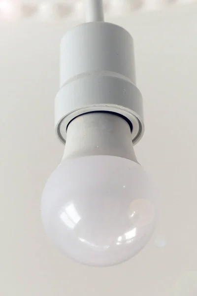 Біла Світлодіодна Лампа Звисає Стелі Будинку — стокове фото
