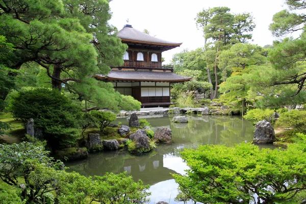 Een Prachtig Uitzicht Een Gebouw Nabij Een Rivier Kyoto Japan — Stockfoto